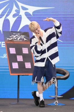 TEN (เตนล์) สร้างรอยยิ้มให้กับแฟนคลับชาวไทยแบบเต็มสิบ ในกิจกรรมแจกลายเซ็นสุดเอ็กซ์คลูซีฟ Shopee x TEN 'STUNNER' FANSIGN EVENT โดยเอสเอ็ม ทรู (SM True) และ ช้อปปี้ (Shopee)